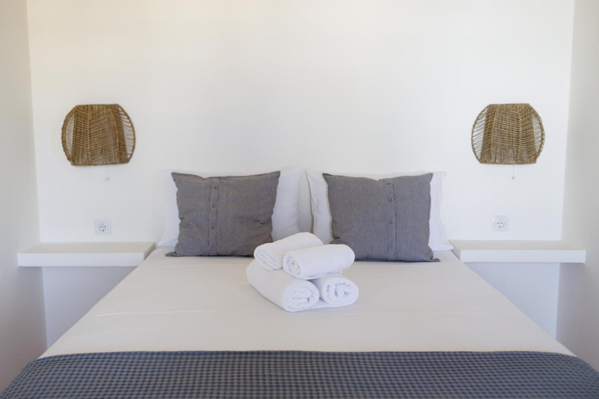 Ligaries Apart otel Kini Dış mekan fotoğraf