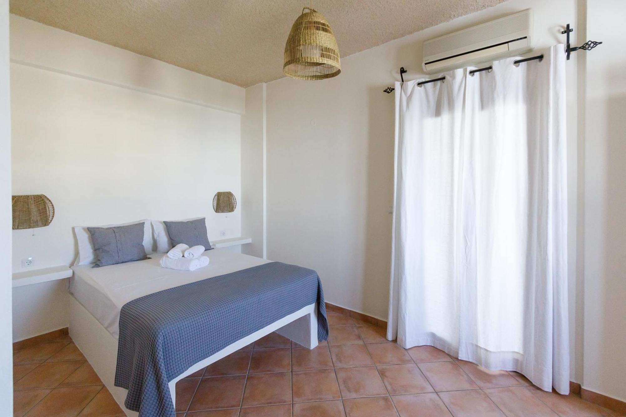 Ligaries Apart otel Kini Dış mekan fotoğraf