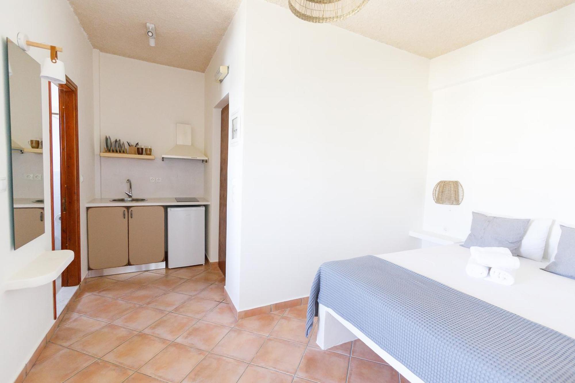 Ligaries Apart otel Kini Dış mekan fotoğraf
