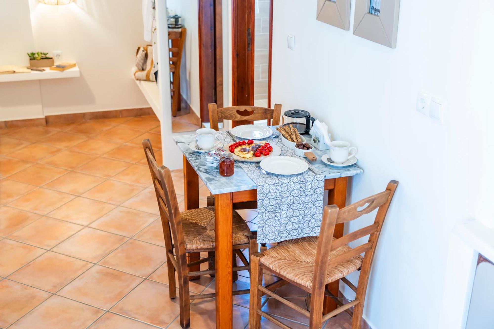 Ligaries Apart otel Kini Dış mekan fotoğraf