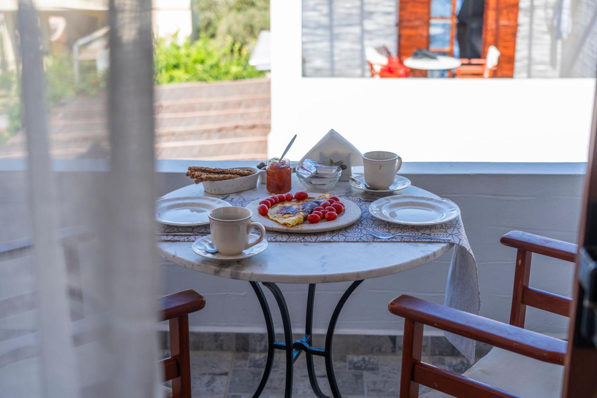 Ligaries Apart otel Kini Dış mekan fotoğraf