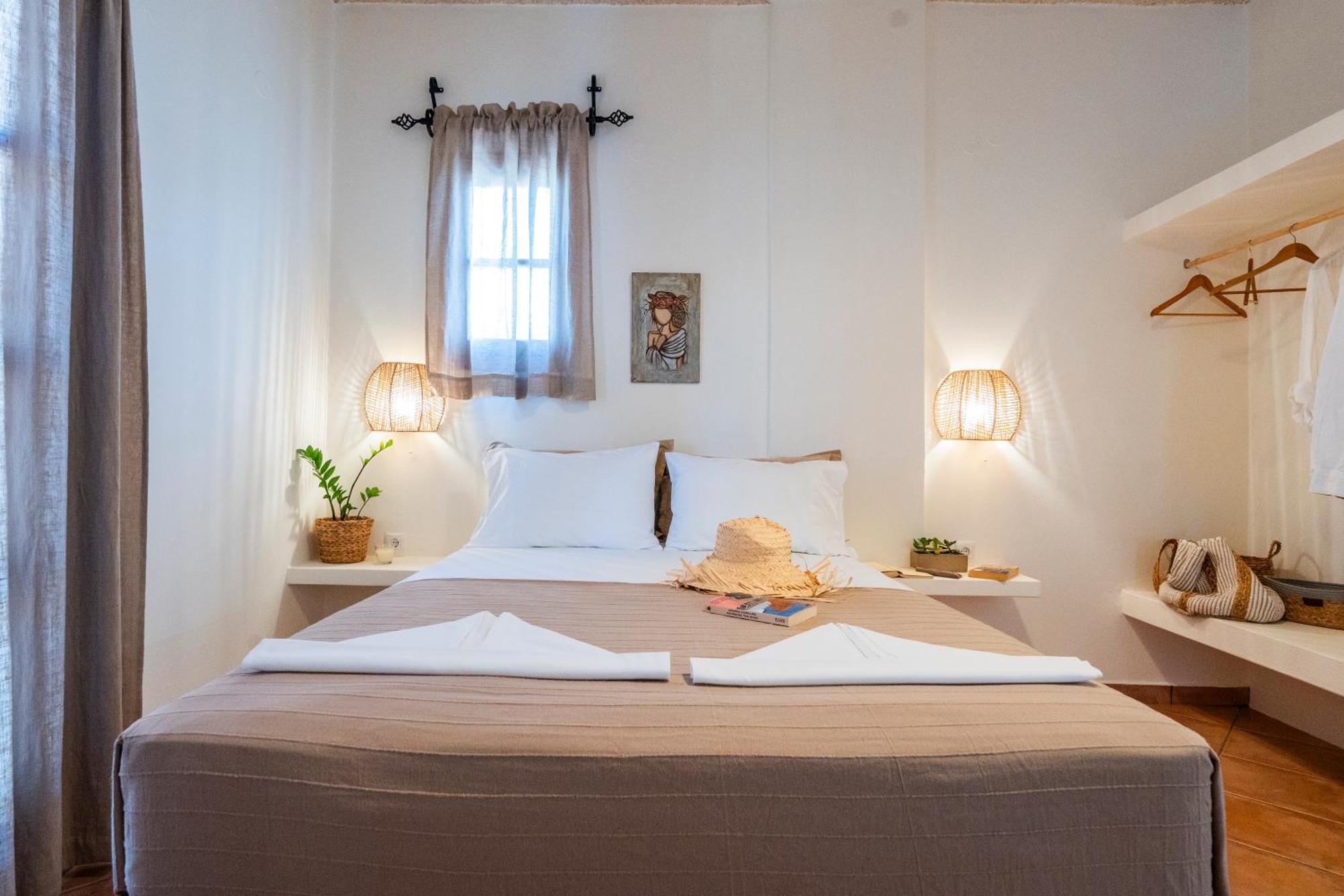 Ligaries Apart otel Kini Dış mekan fotoğraf