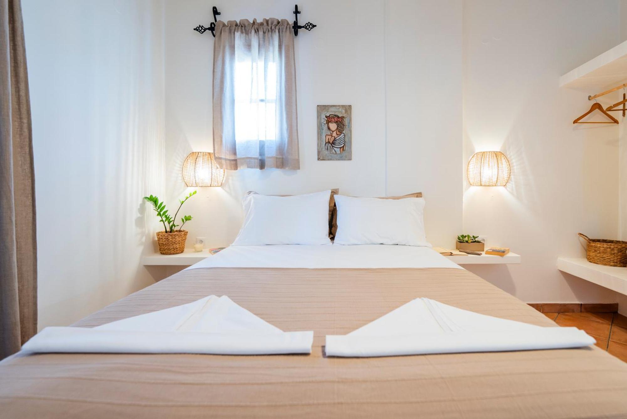 Ligaries Apart otel Kini Dış mekan fotoğraf