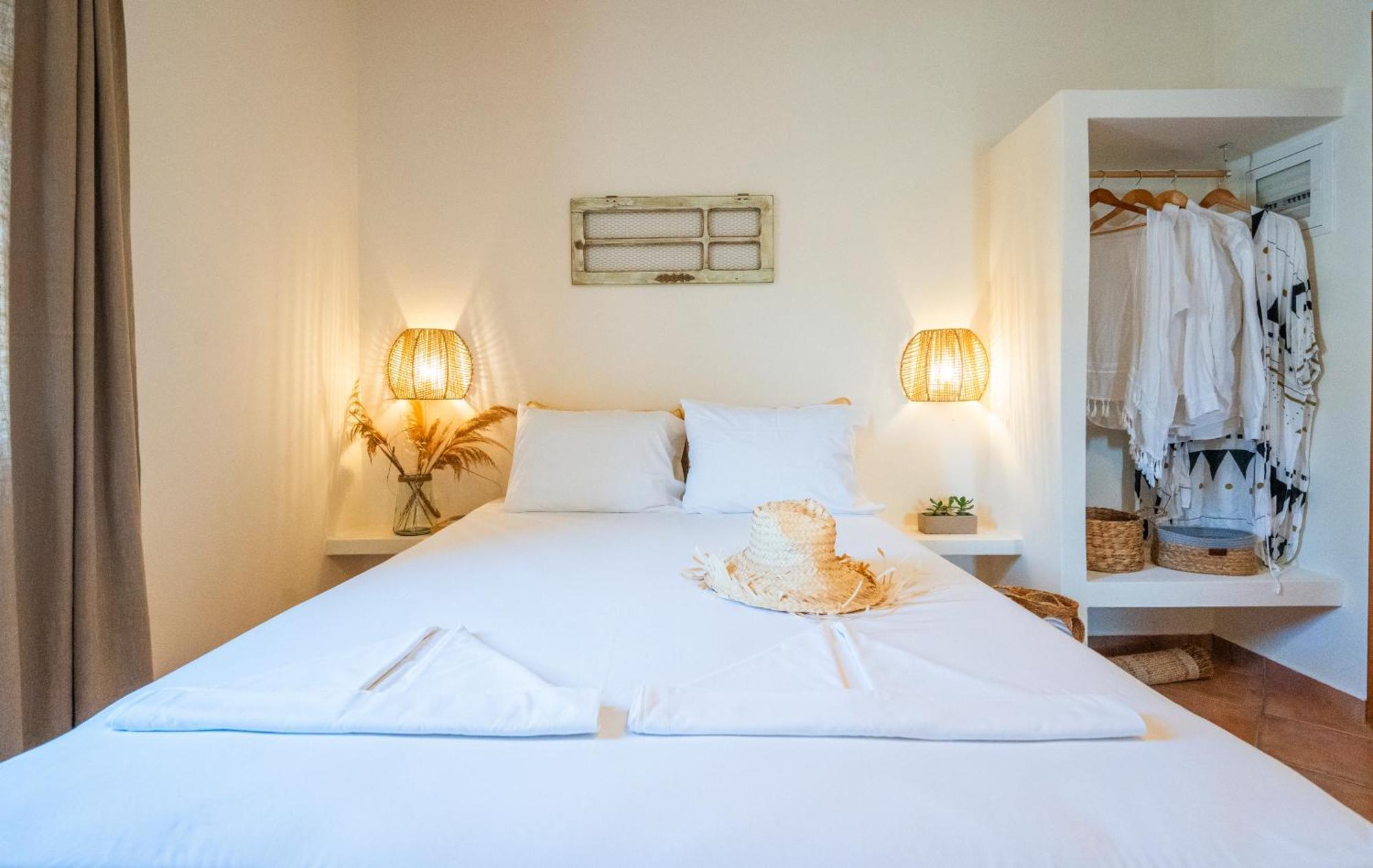 Ligaries Apart otel Kini Dış mekan fotoğraf