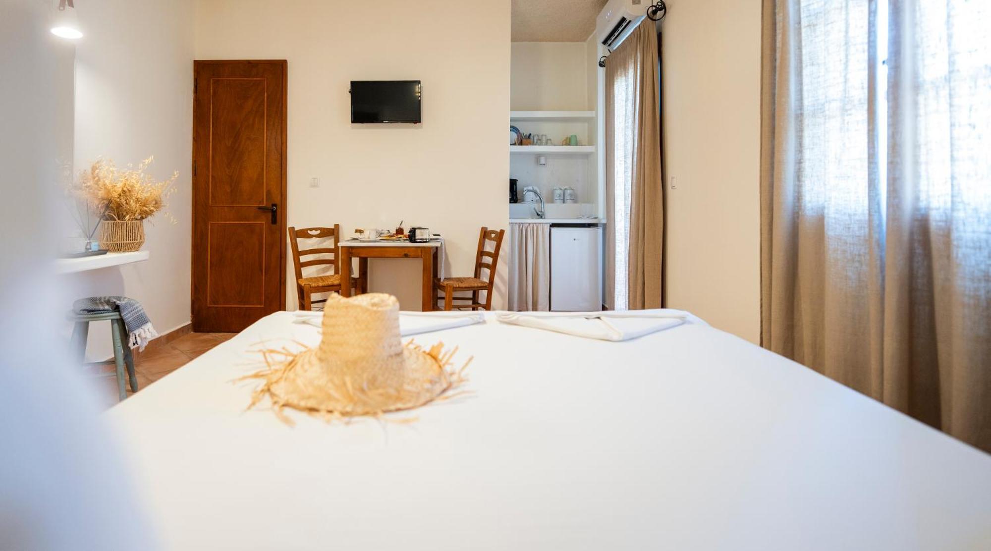 Ligaries Apart otel Kini Dış mekan fotoğraf