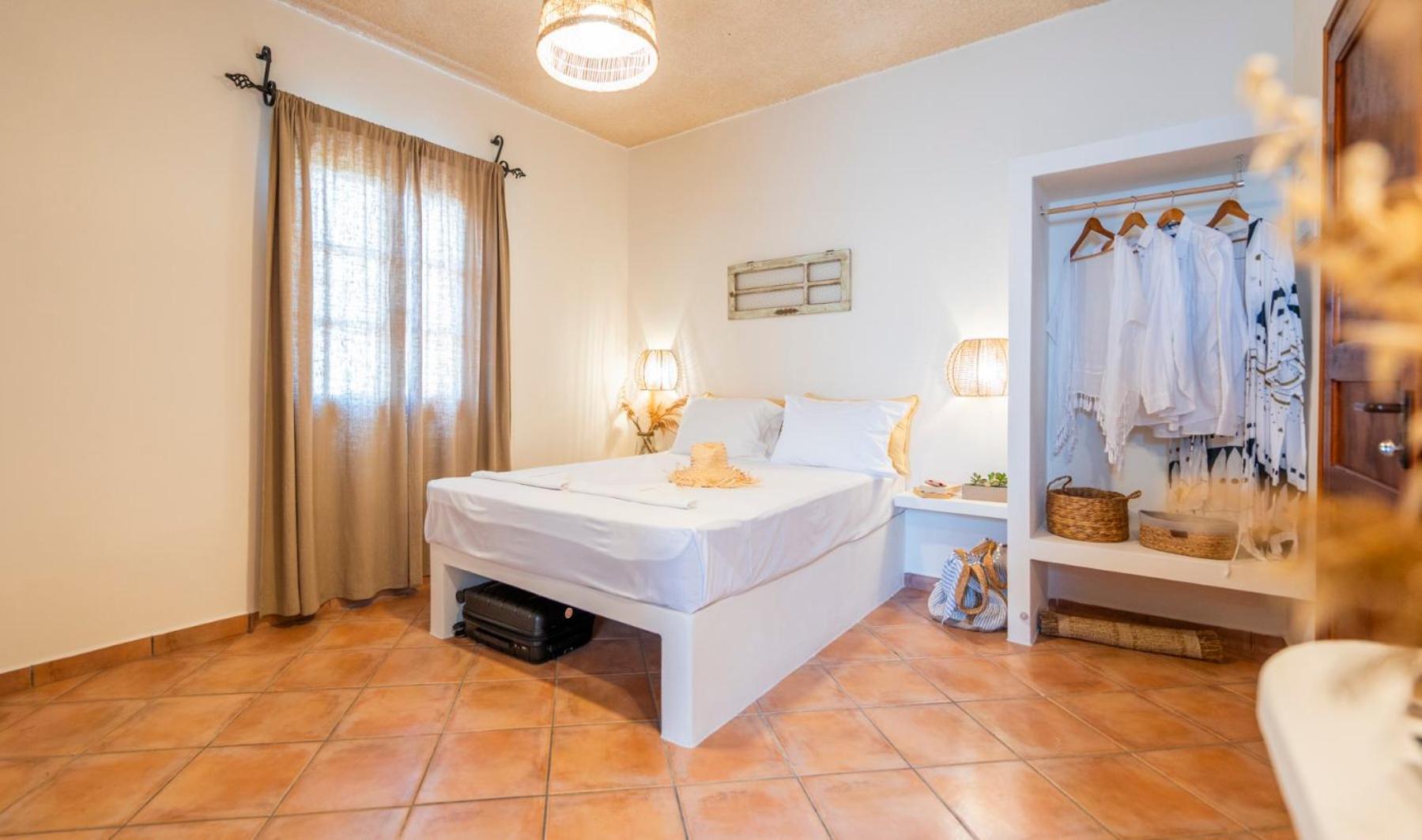 Ligaries Apart otel Kini Dış mekan fotoğraf