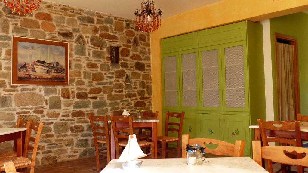 Ligaries Apart otel Kini Dış mekan fotoğraf